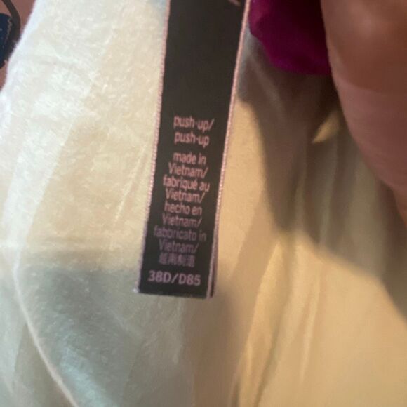 Victoria’s Secret push-up bra size 38D - Picture 8 of 11